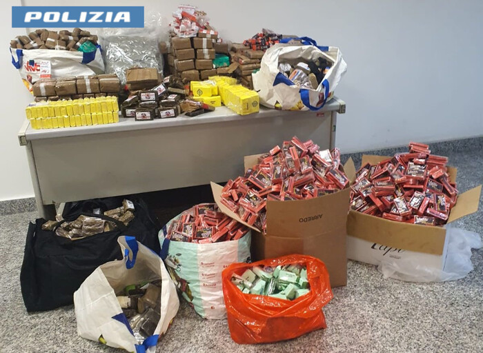 Scoperto con 350 chili di hashish in casa, arrestato un 20enne