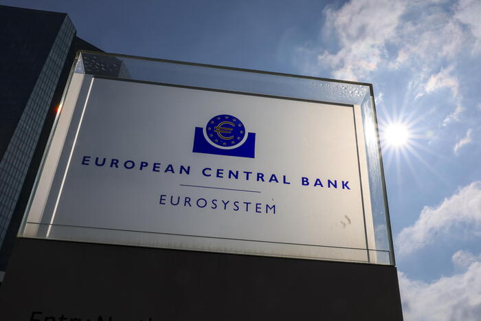 Bce, si riduce la stretta sul credito per le aziende