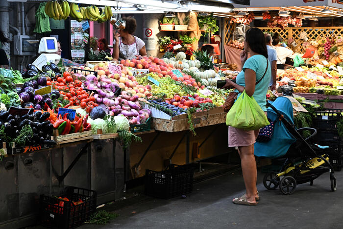 Confcommercio, l'inflazione rallenta, spinta ai consumi