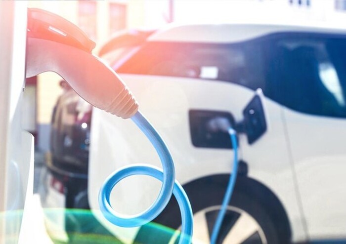 Aumenti a due cifre per carica auto eletriche, fino a +69%