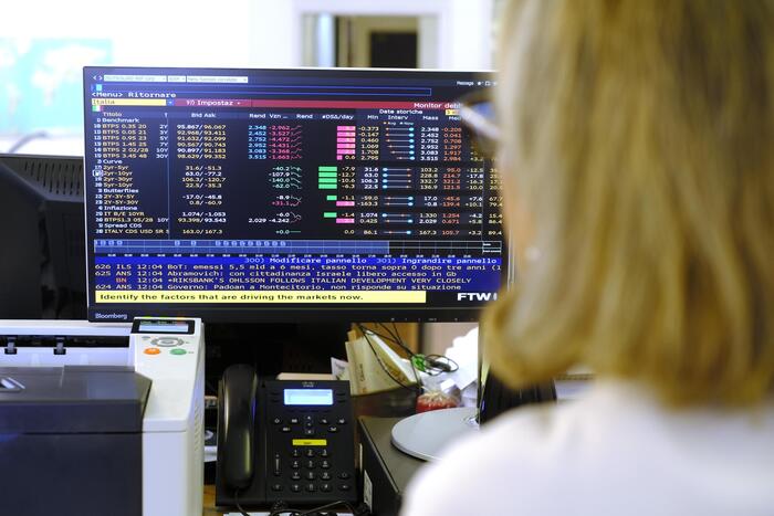 Lo spread tra Btp e Bund apre stabile a 144 punti base