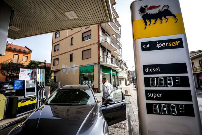 Lieve calo del prezzo del diesel, poco mossa la benzina