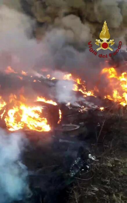 Incendio in discarica vicino Roma, 'tenere chiuse le finestre'