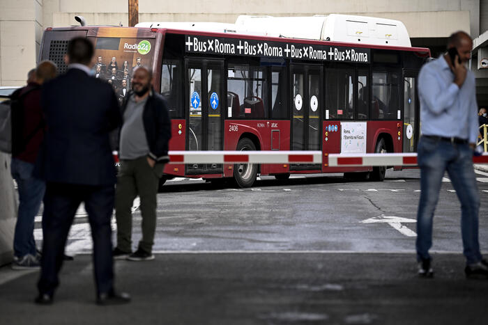 Autista bus Atac salva ragazzino dai bulli a Roma