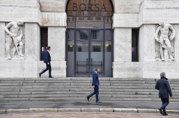 Borsa: Milano fiacca con l'Europa dopo l'avvio di Wall street