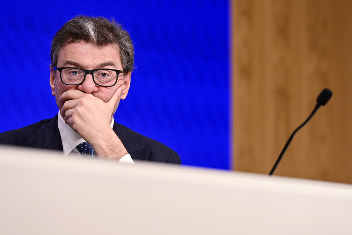 Giorgetti, 'puntiamo ad aggiustamento conti in 7 anni'