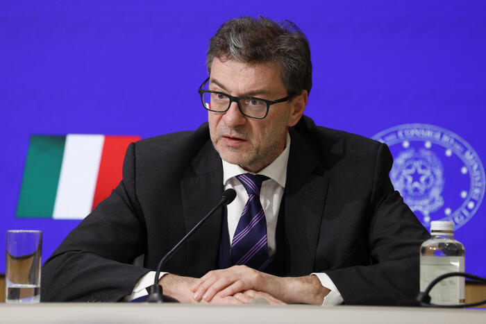 Giorgetti: 'In linea con i target della Nadef per la credibilità'