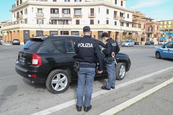 Picchia la compagna incinta procurandole un aborto, arrestato