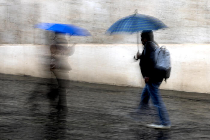 Meteo, allerta gialla nel Lazio per pioggia e temporali