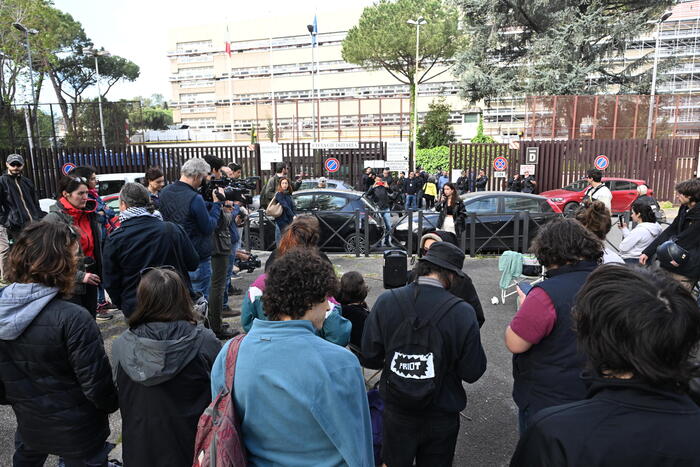 Scontri alla Sapienza, sit in studenti fuori tribunale