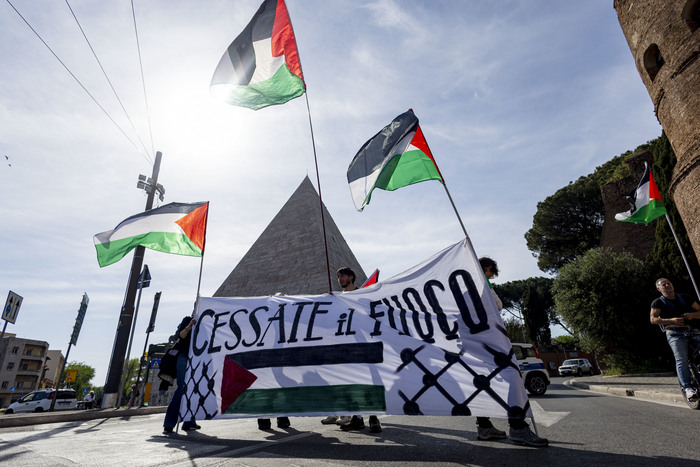 'Stop al genocidio', corteo per la Palestina a Roma