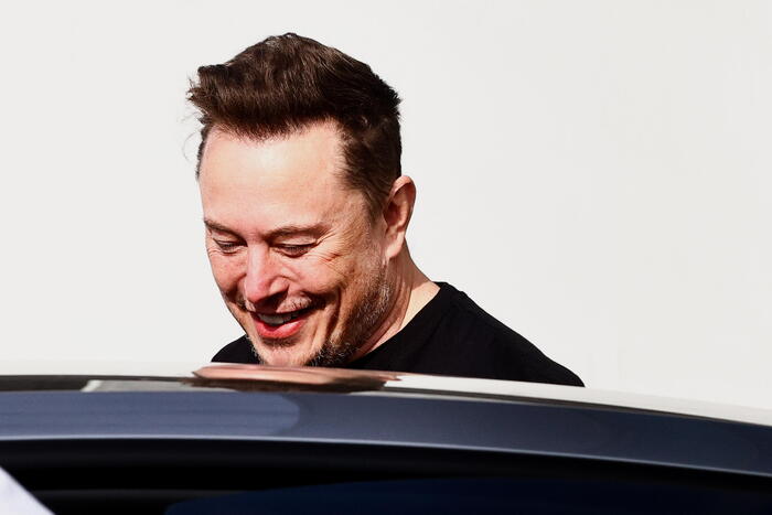 Musk annuncia il robotaxi per agosto, Tesla sale a Wall Street