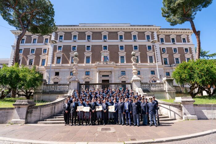 Capo polizia incontra scorta al Giro d'Italia