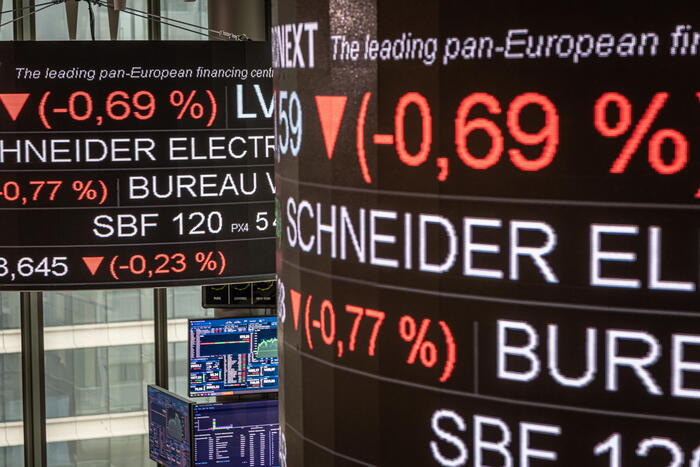 Borsa: l'Europa apre poco mossa, Parigi -0,03%