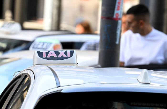 I taxi si fermano ancora, il 5 e 6 giugno sciopero nazionale