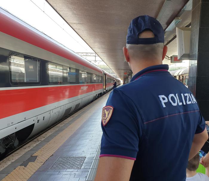 Travolto e ucciso da un treno a Roma, fuggiva dopo un furto