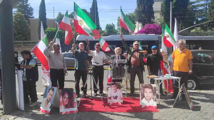 'Democrazia in Iran', sit in davanti all'ambasciata a Roma