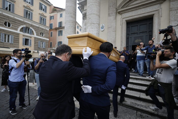 Franco Di Mare, ai funerali a Roma anche i vertici Rai