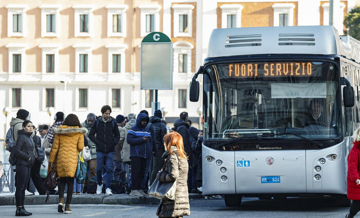 Disagi in vista, domani sciopero bus e metro dei sindacati base