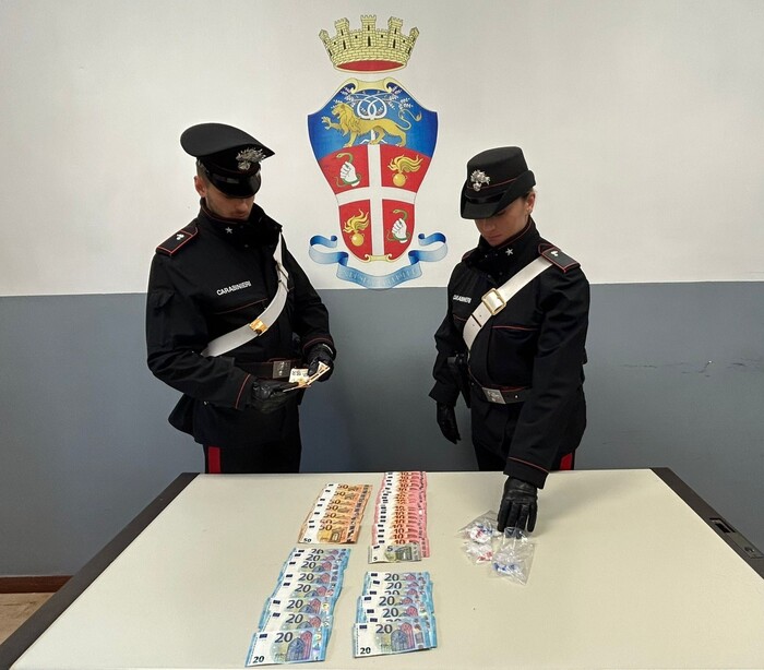 Controlli dei carabinieri contro lo spaccio, 5 arresti