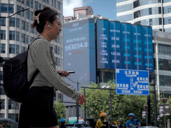 Borsa: Shanghai apre a +0,10%, Shenzhen a +0,04%