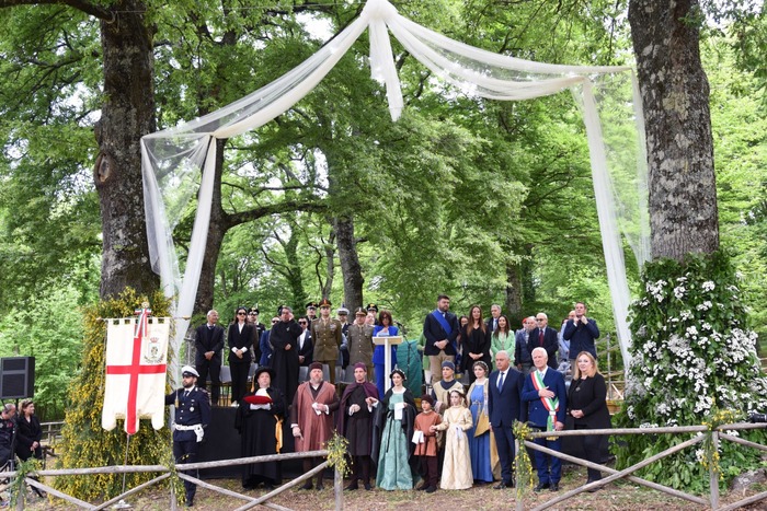 Vetralla, celebrato lo storico 'sposalizio dell'albero'