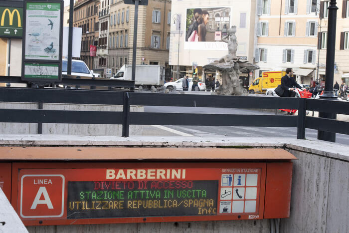 Atleti paralimpici della Difesa sventano borseggio a Roma