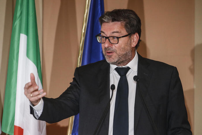 Giorgetti,a Commissione Ue negoziamo una posizione economica