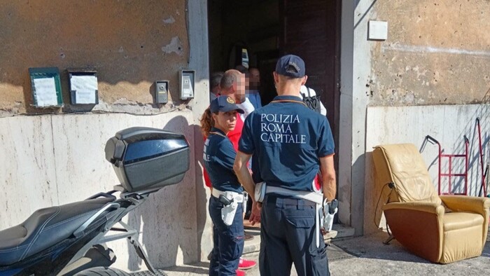 Sgomberata dopo incendio 'Ex casa del Fascio' a Roma