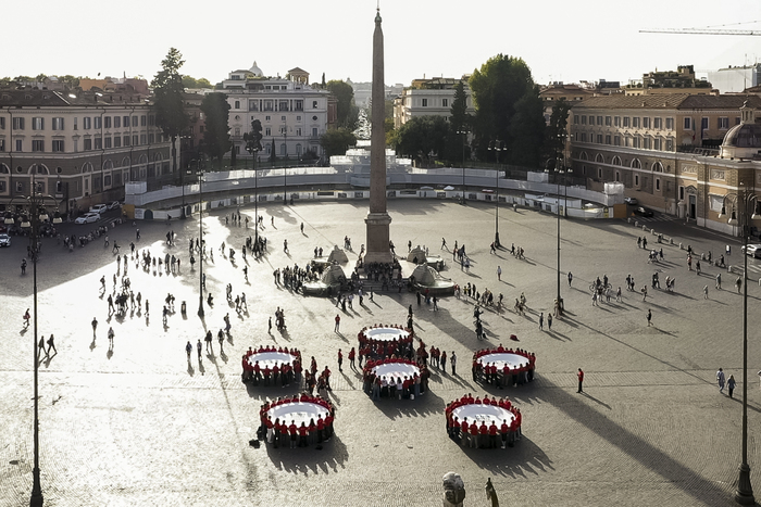 Save The Children, piatti giganti vuoti in piazza del Popolo