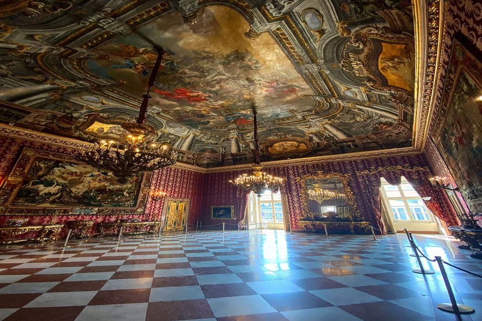 Sala dei Fiamminghi del Palazzo Reale di Napoli